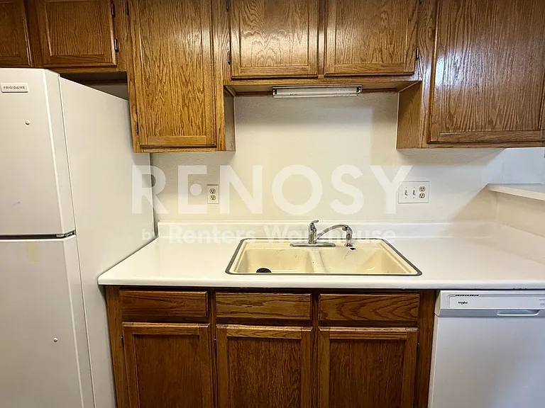 18003 E Ohio Ave #201 — Photo 4