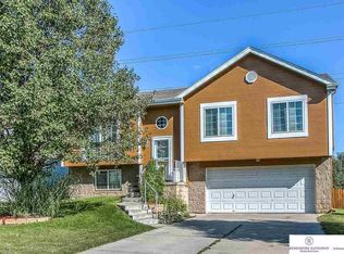 8106 Howell St, Omaha, NE 68122