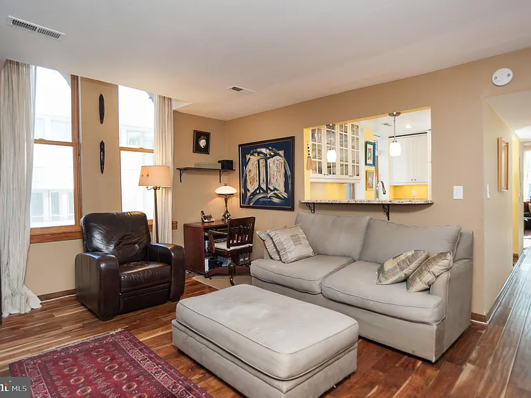 901 M St NW #401 — Photo 10