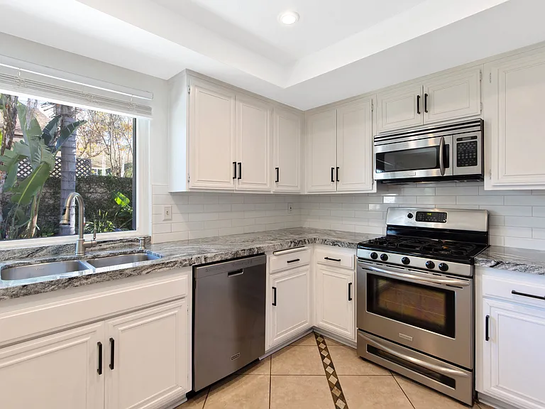 3332 Holloway St — Photo 14