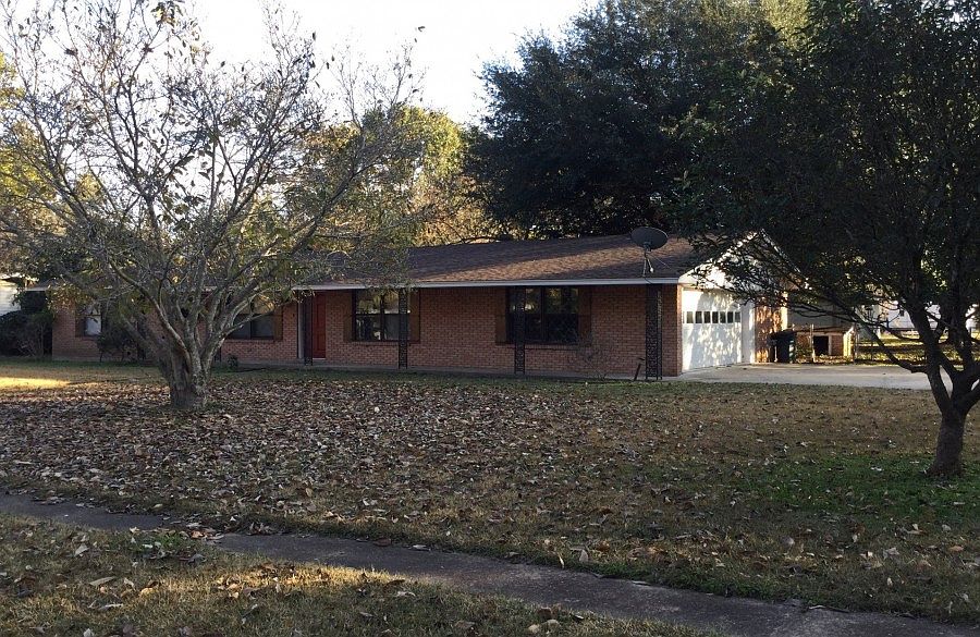 2nd image of 202 Redwood Dr