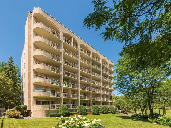 3300 W 32nd St APT 701, Minneapolis, MN 55416