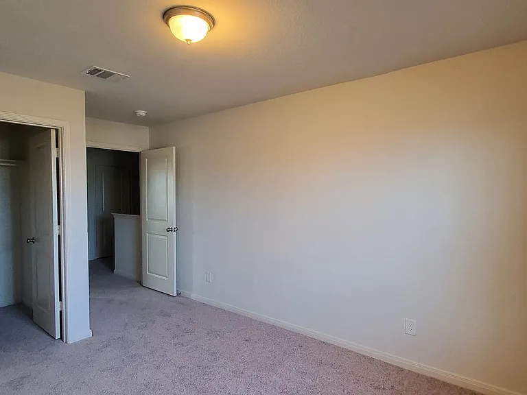 5584 Fox Bluff Dr — Photo 16