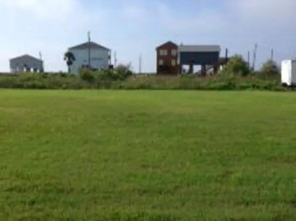1768 Croaker Ln, Crystal Beach, TX 77650
