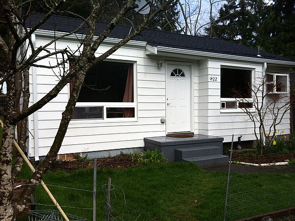2nd image of 1422 Dickinson Ave NW