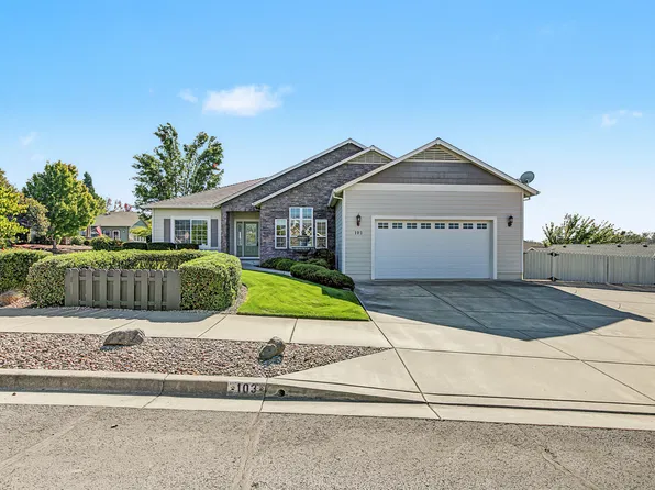 103 Greenmoor Dr, Eagle Pt, OR 97524