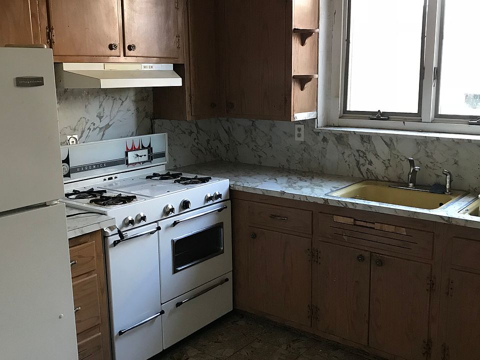 1st image of 3907 Lyme Ave #1