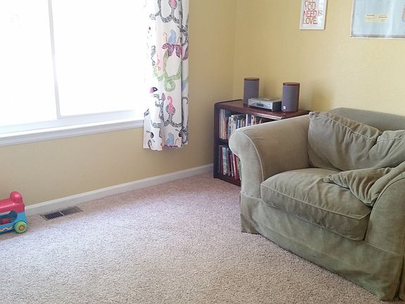 Front bedroom/office