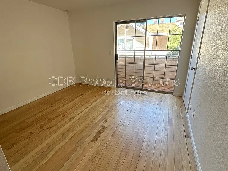 704 Fruit Ave NW — Photo 6