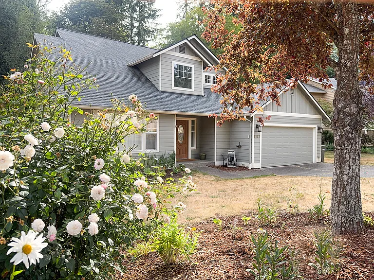 6832 Townsend Ln NE — Photo 2