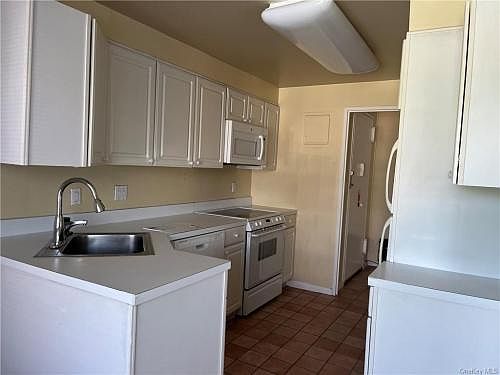 5th image of 200 High Point Dr APT 104
