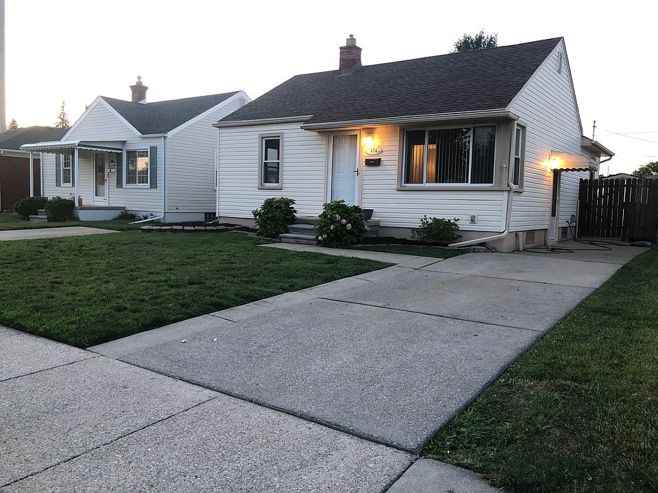 1st image of 876 Antoine St