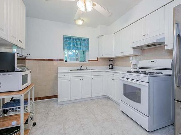 2nd image of 3724 Eminence Blvd