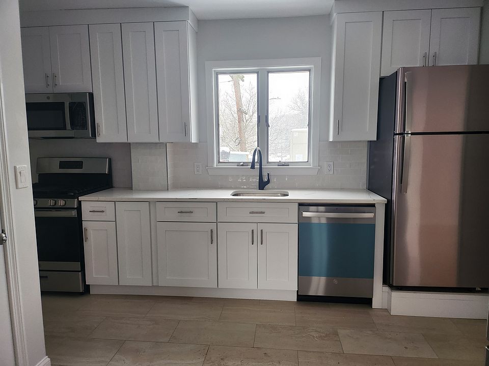 1st image of 421 Salem St APT 3