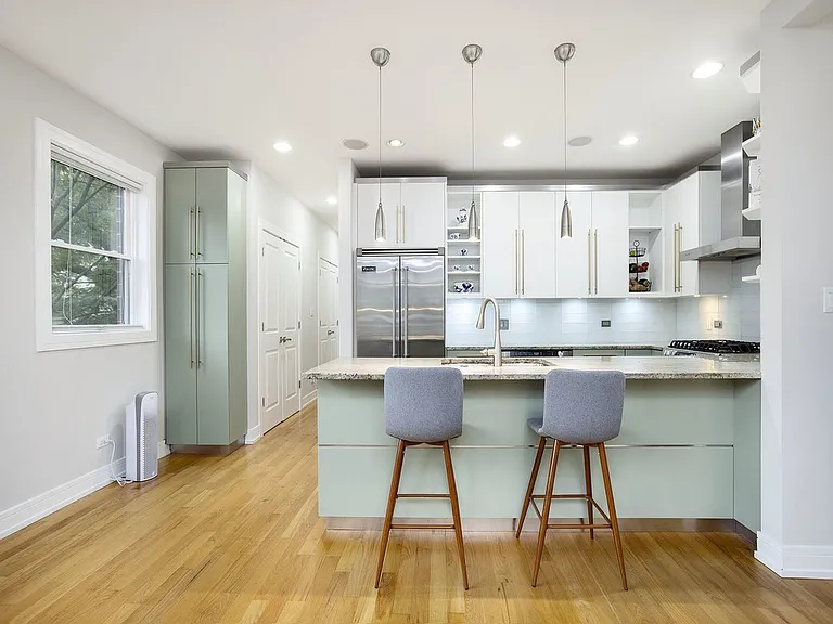 821 W Roscoe St #1 — Photo 130