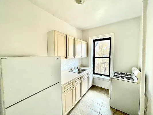 Rented by Pear NYC LLC | media 23