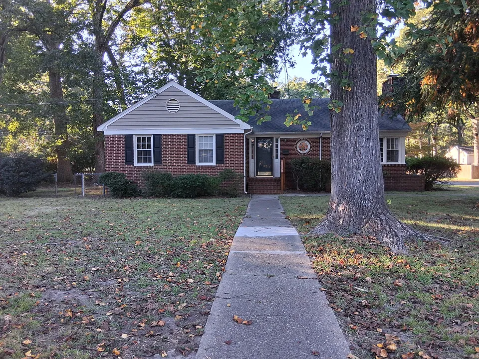 125 Selden Rd