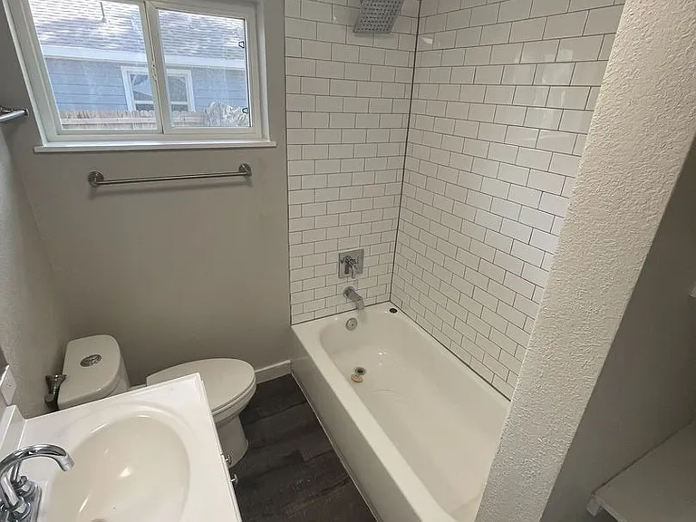 1906 S Pine St — Photo 11