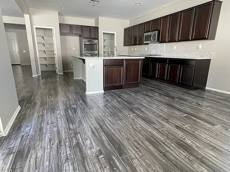 1327 Orchis Ln — Photo 10