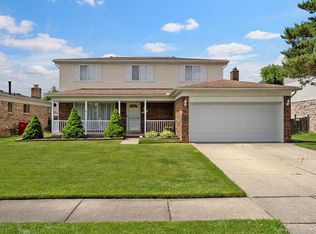 45717 Plum Grove Dr, Macomb, MI 48044