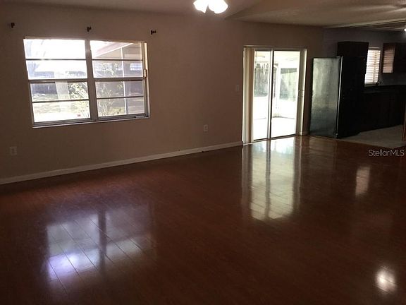 3rd image of 6811 Circlecreek Dr