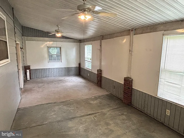 602 N Marshall St — Photo 14