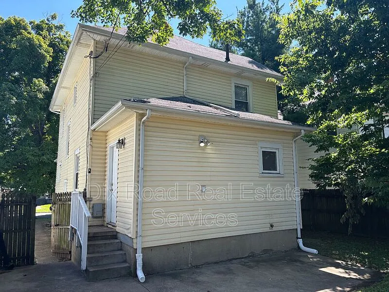 4 bed, 1.5 bath, 1472 sqft, $1,595 — Photo 3