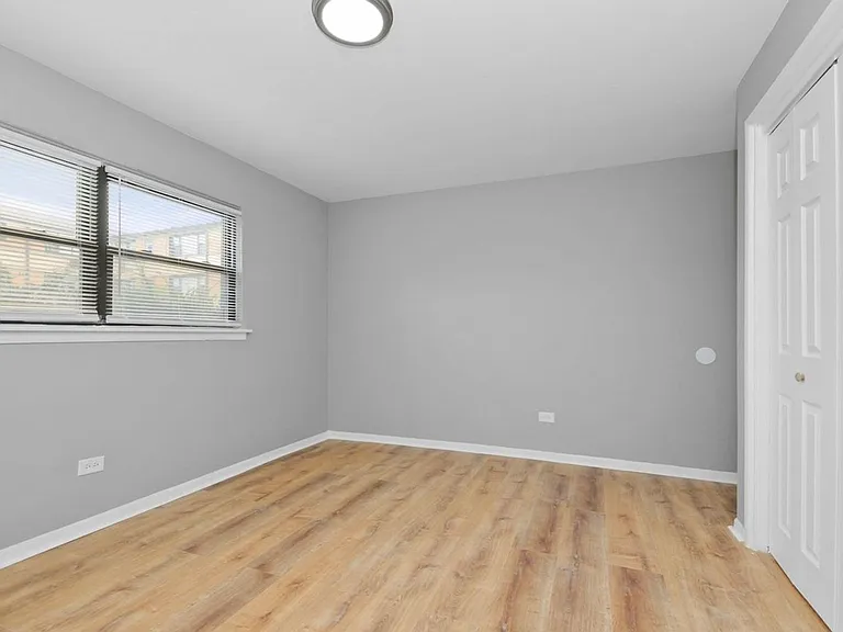 7900 S. Paxton Ave. — Photo 8