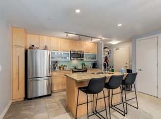 215 N 13th Ave SW #204, Calgary, AB T2R0V6