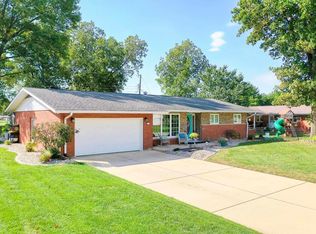 305 W Poos Dr, New Baden, IL