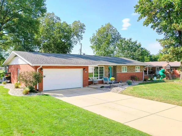 305 W Poos Dr, New Baden, IL 62265