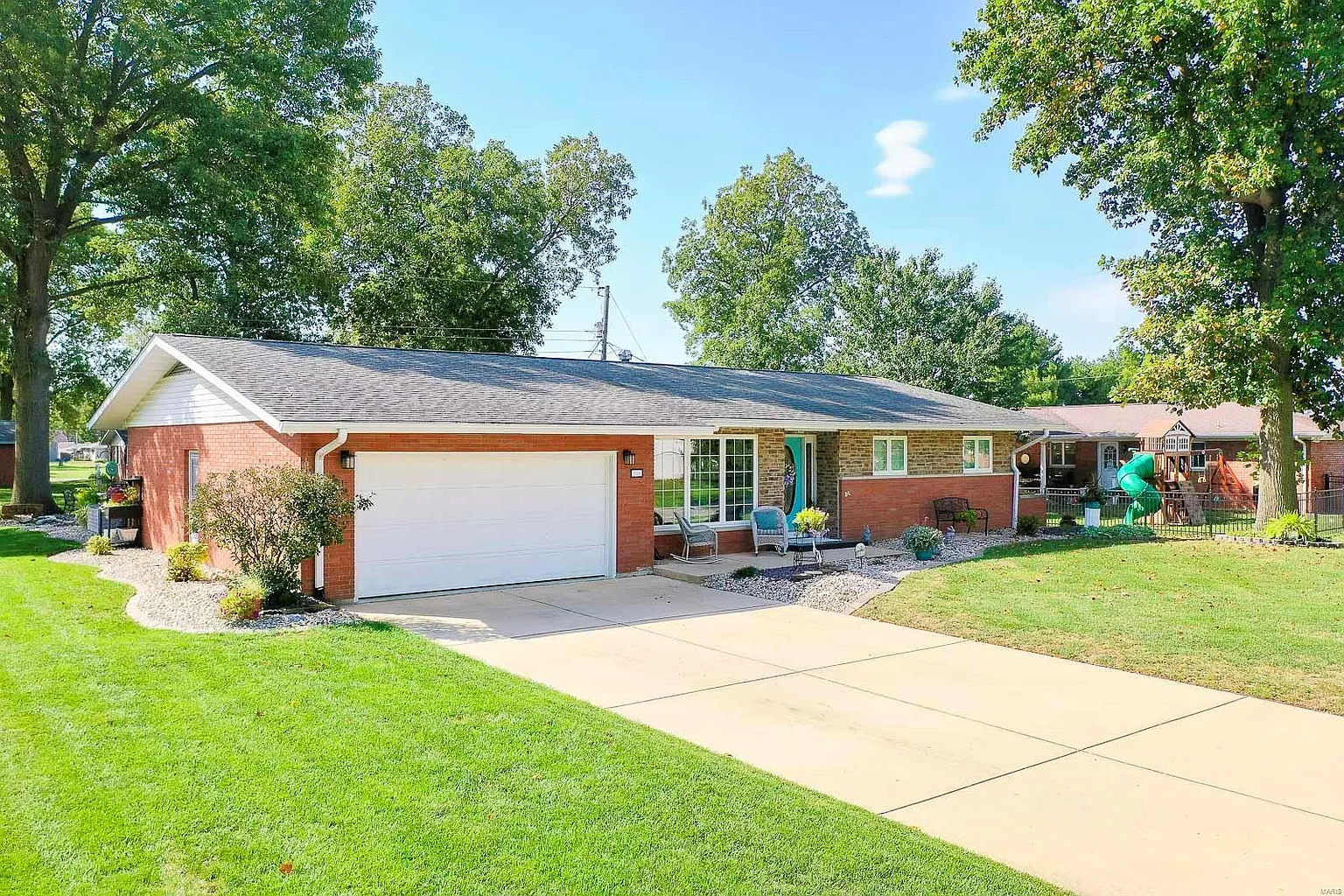 305 W Poos Dr photo 1