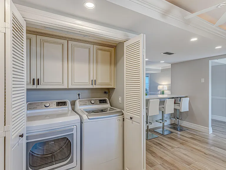 400 Beach Rd #702 — Photo 13