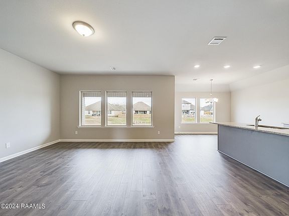 5th image of 130 Hill View Dr