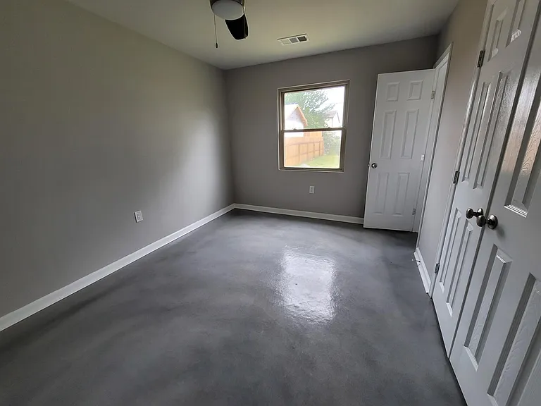 525 E Loyola Dr — Photo 15