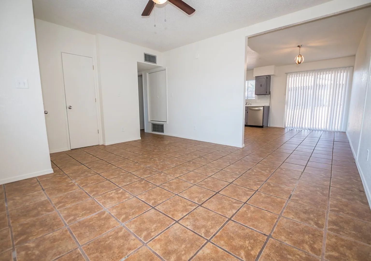 Charming Property Features 3 Bedrooms, 2 Baths, Central A/C!! — Photo 4