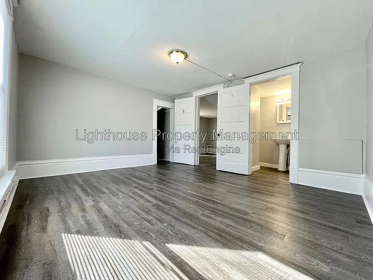 615 Prospect Ave NE #3 — Photo 2