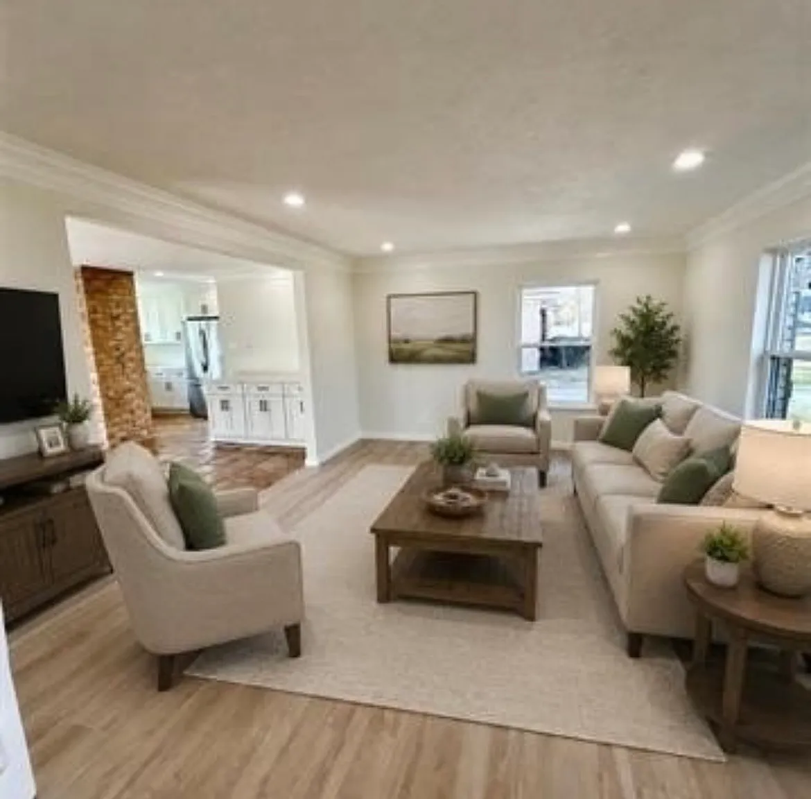4 bed, 2102 sqft, $2,600 — Photo 2
