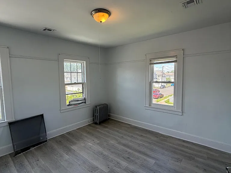 714 Chandler Ave — Photo 6