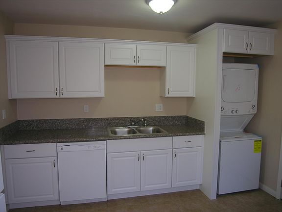 3rd image of 5247 Castana St