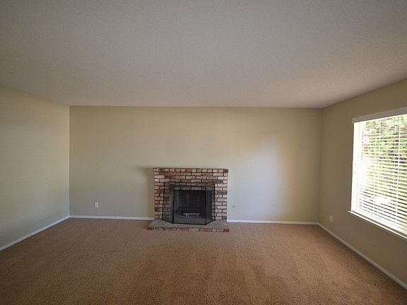 3rd image of 359 Valleywood Dr