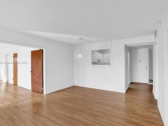 4th image of 1540 Meridian Ave #4