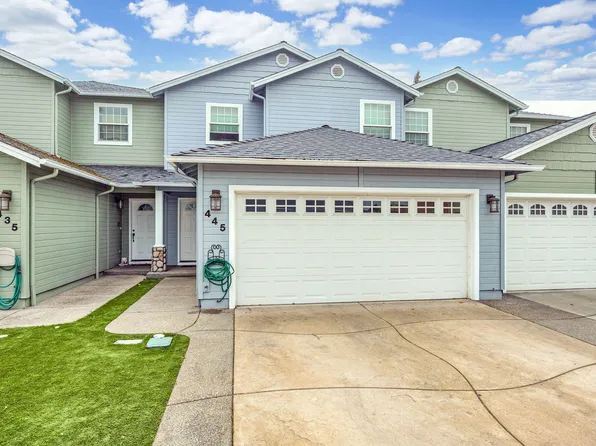 445 N 9th St, Central Point, OR 97502