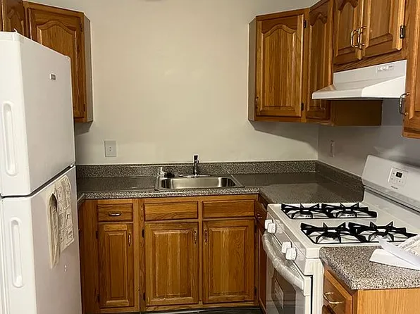 2720 E Lafayette St APT 104, Detroit, MI 48207