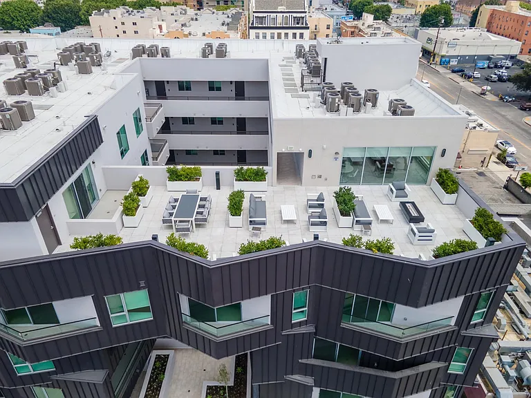 Kingsley Park Apartments — Photo 25