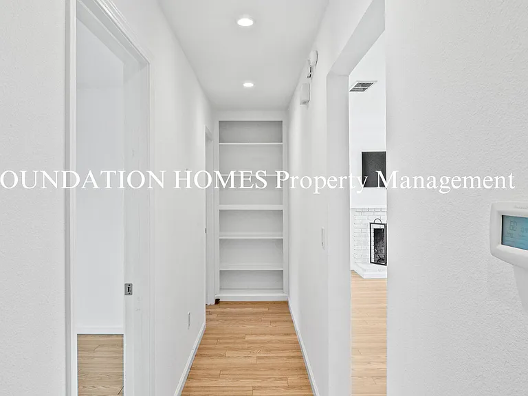 151 Kenwood Ct — Photo 13