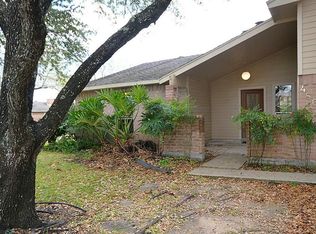 486 Seafoam Rd, Webster, TX 77598