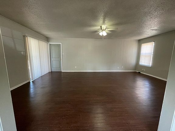 Spacious living room