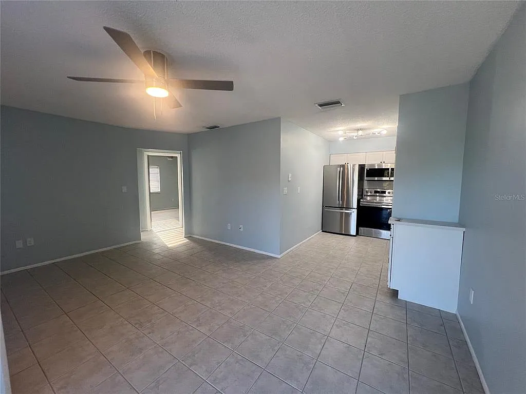 2 bed, 1.5 bath, 825 sqft, $1,425 — Photo 3