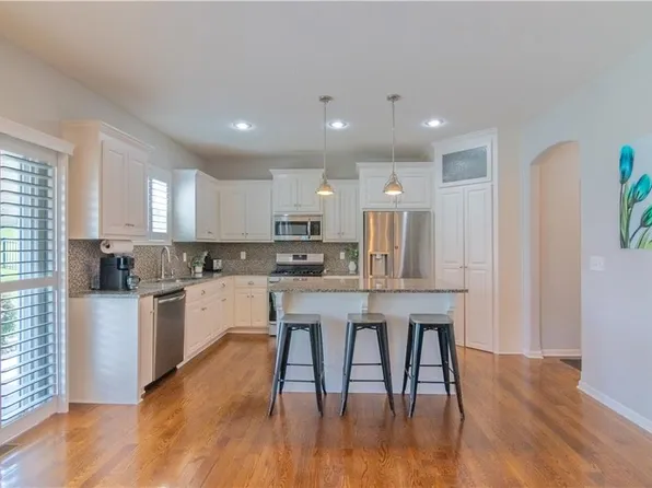 11009 Kane Dr, Kansas City, KS 66109